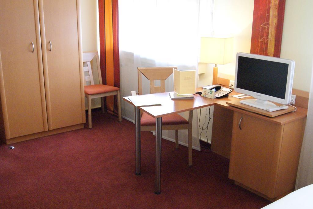 Logis Hotel Acacia Esch-sur-Alzette Exteriér fotografie