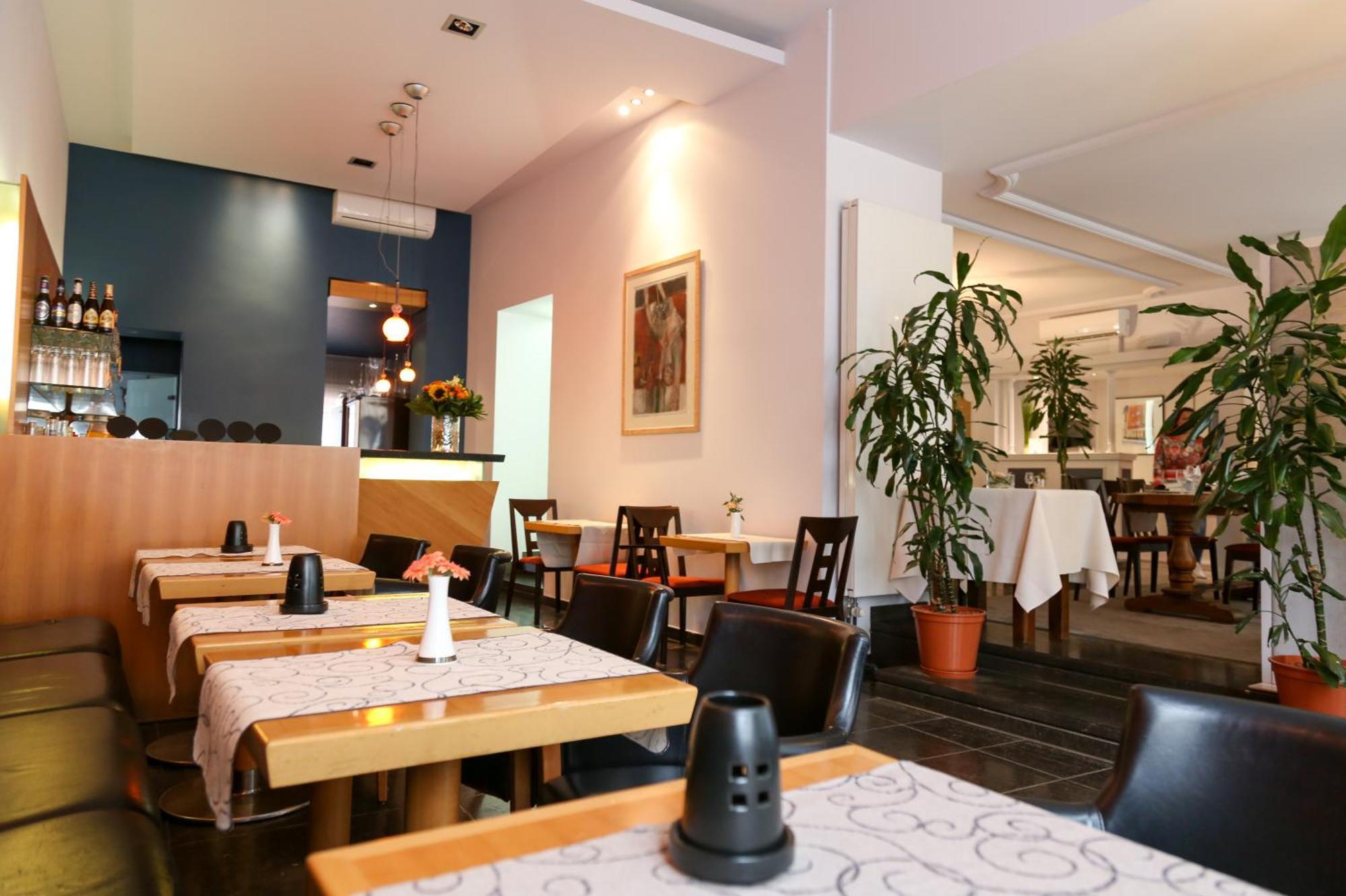Logis Hotel Acacia Esch-sur-Alzette Exteriér fotografie